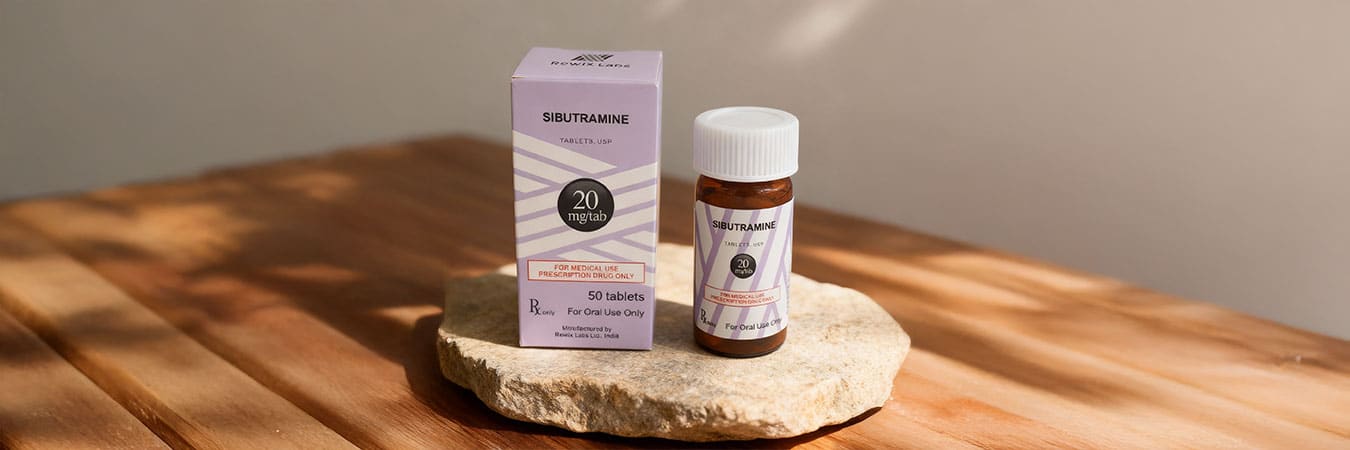 Sibutramine 20 mg tabletta doboz és üveg – Rewix Labs Sibutramine 20 mg étvágycsökkentő készítmény, lila csomagolás 50 tablettával, receptköteles gyógyszer elhízás kiegészítő kezelésére.