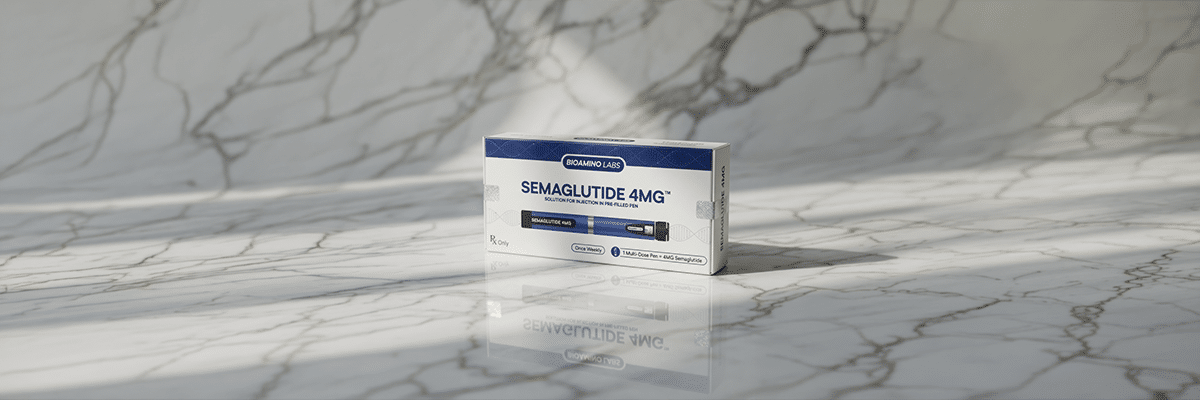 Semaglutid 4 mg BIOAMINO Labs előretöltött toll prémium termékfotón márvány háttérrel.